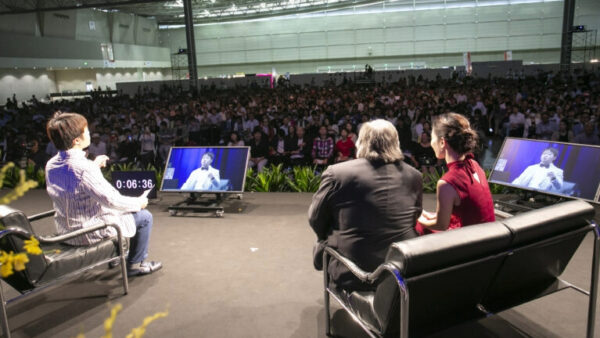 Apple共同創業者スティーブ・ウォズニアック氏来日記念講演会を開催